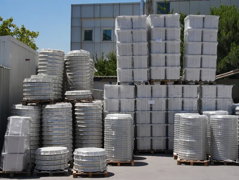 Overview of the shipment preparation area with multiple product families.